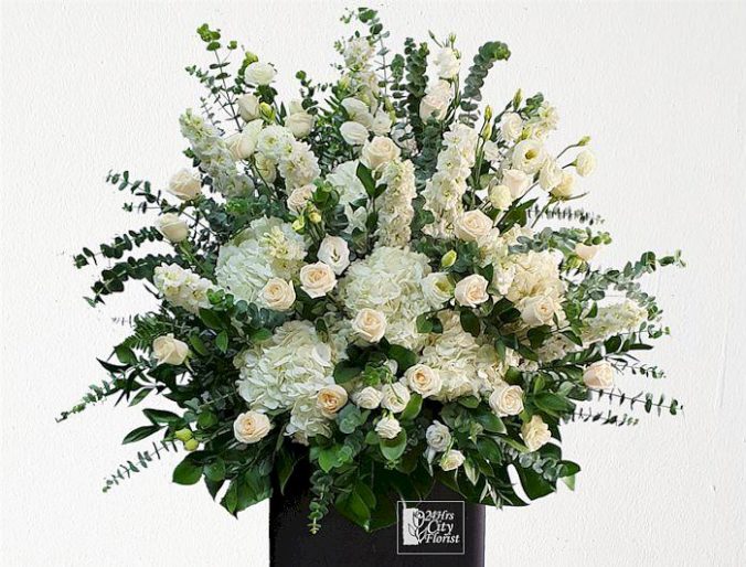 symmetricalmassflowerarrangement