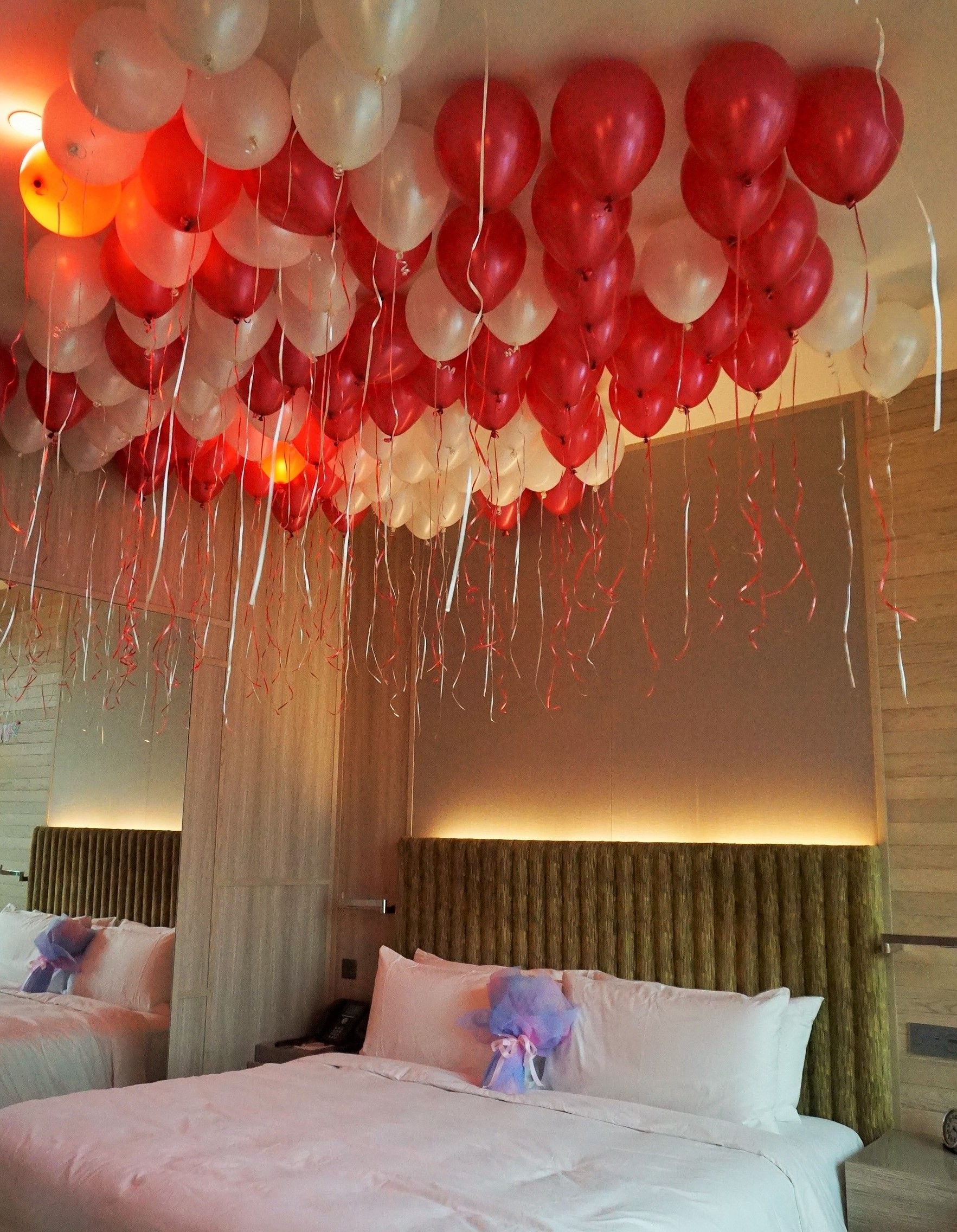  Romantic  Gesture with Flowers Balloons 