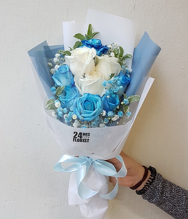 Blue rose bouquet