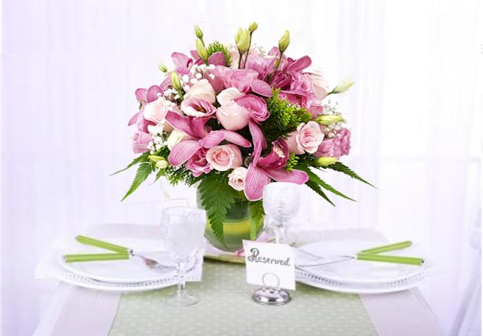 dining with flowers