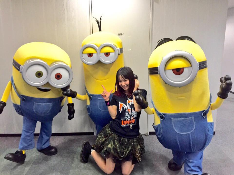 LiSa with minions