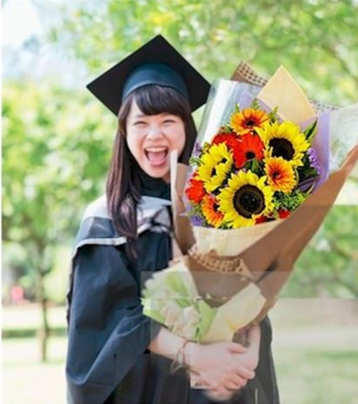 Why Do People Give Graduation Flowers?