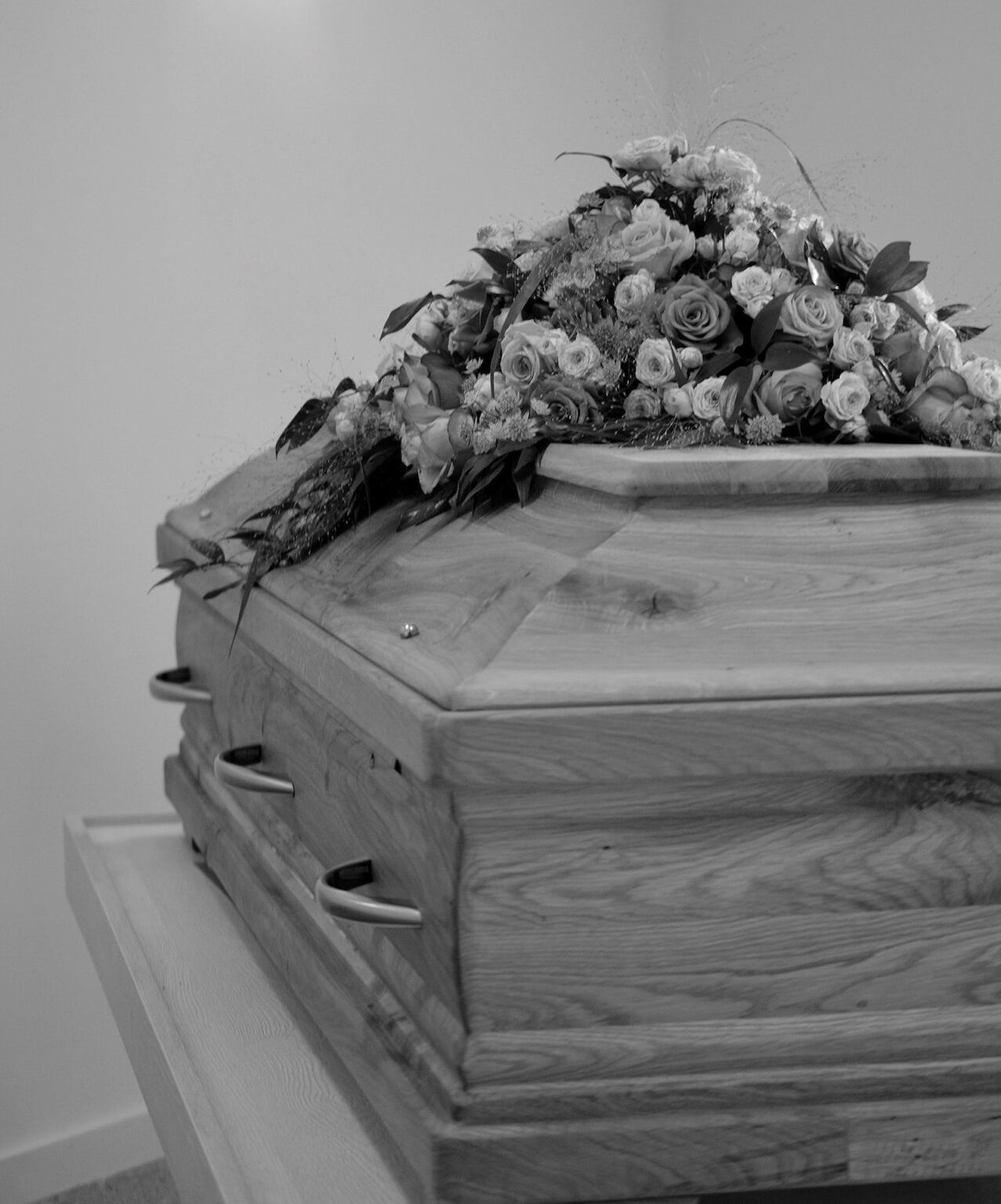 What Is Funeral Casket Flowers?