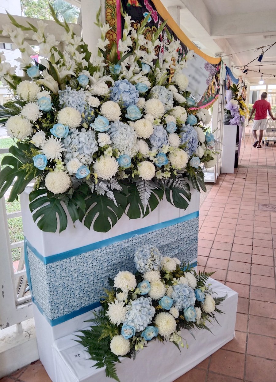 Why Sending Condolence Flowers in Singapore is a TimeHonoured Tradition