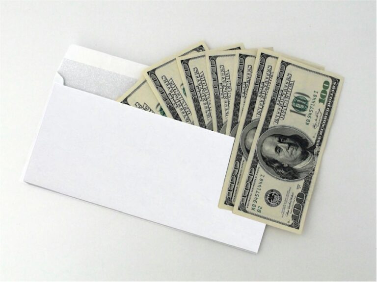 The Tradition of Giving Money at Chinese Funerals