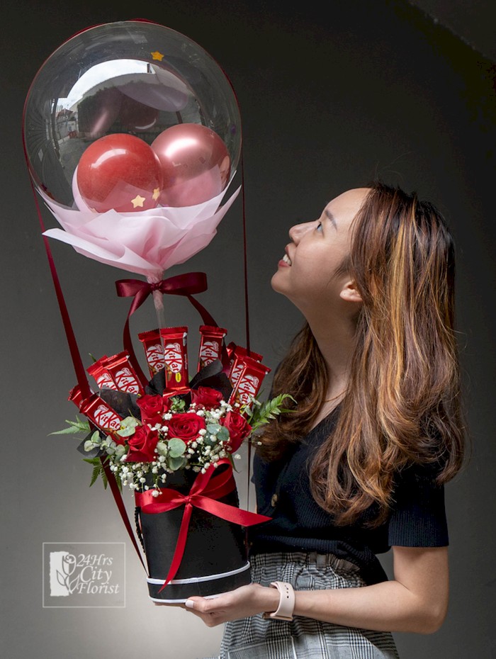 KitKat Gift Set - chocolate flower box comes with crystal balloon