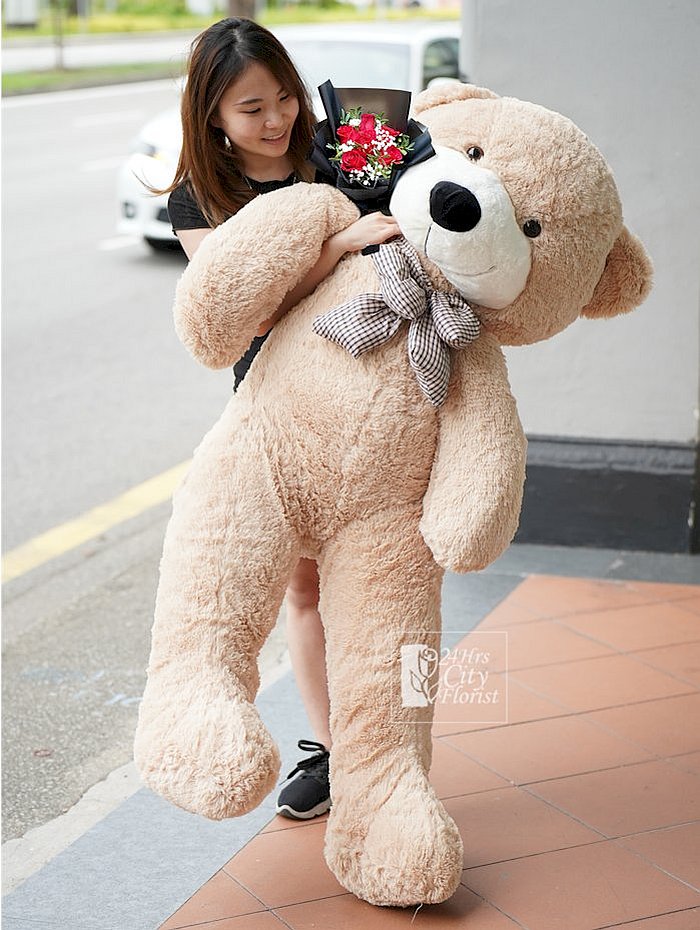 jumbo big bear with bouquet