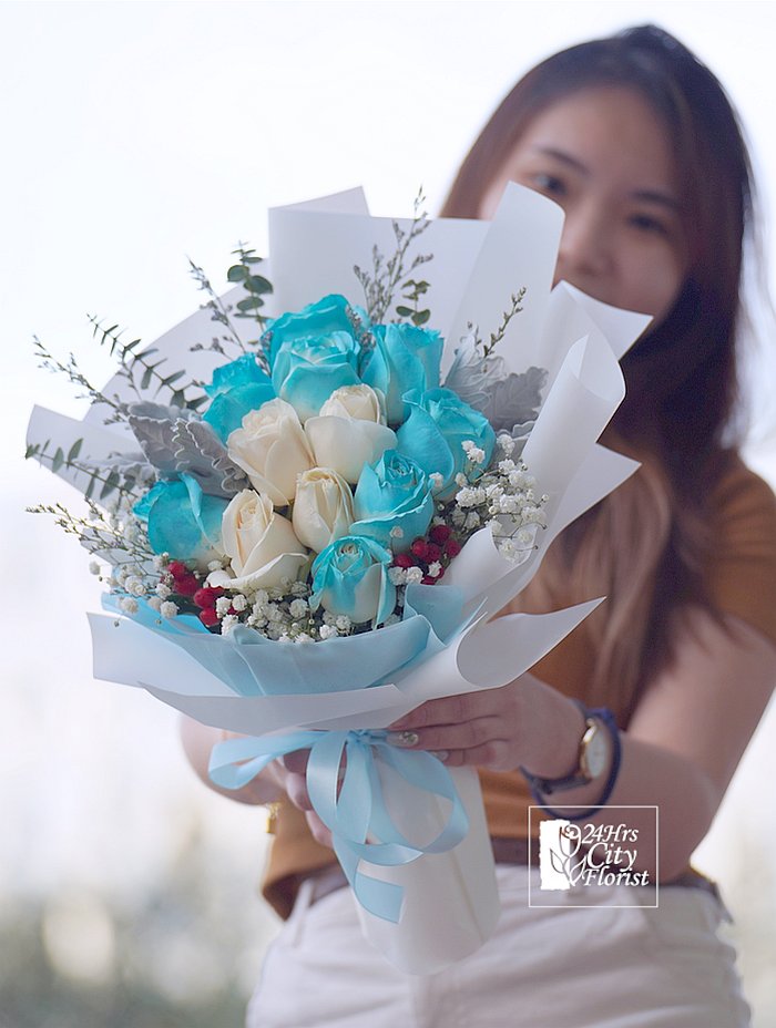 blue rose bouquet delivery