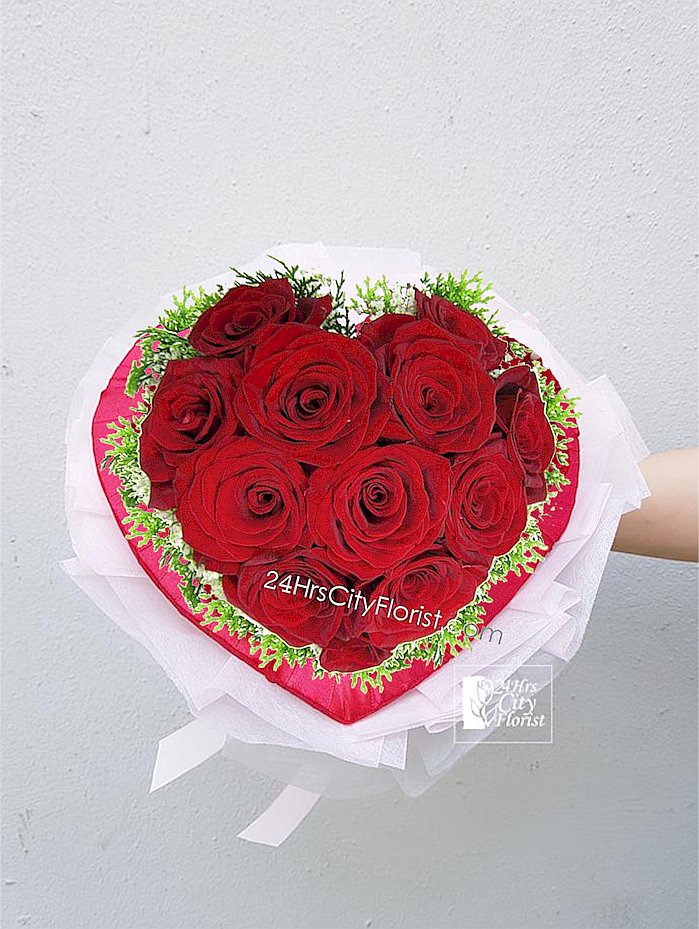 heart shape red rose bouquet