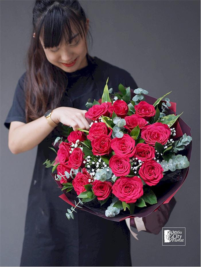 red rose valentine bouquet delivery