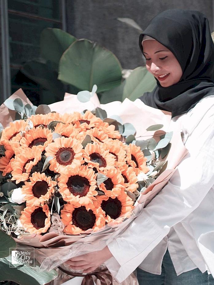 Glorious Flowers - 20 stalks Sunflowers -  Graduation Flower Delivery Singapore