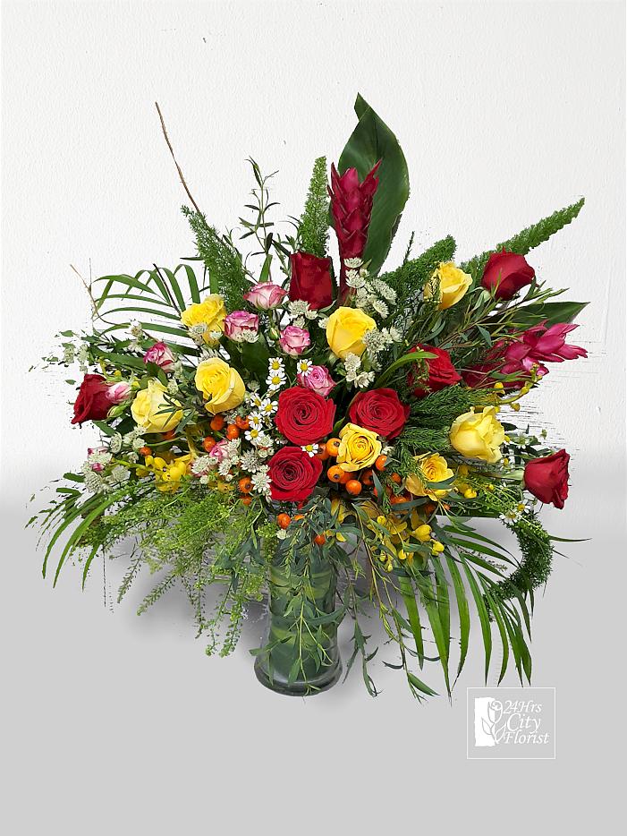 vase flower arrangement