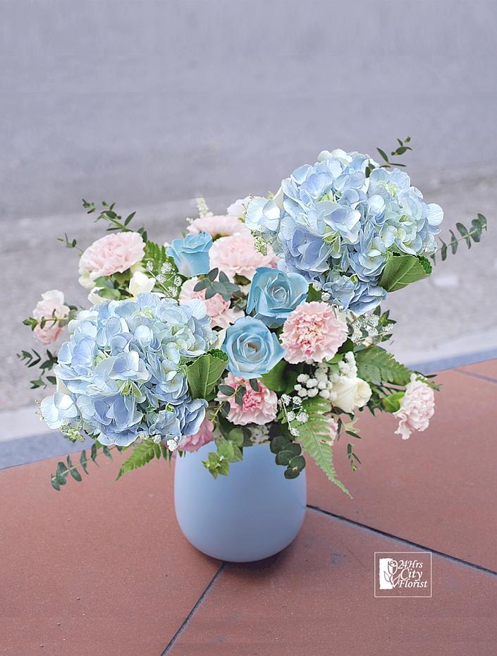 blue-vase-hydrangea