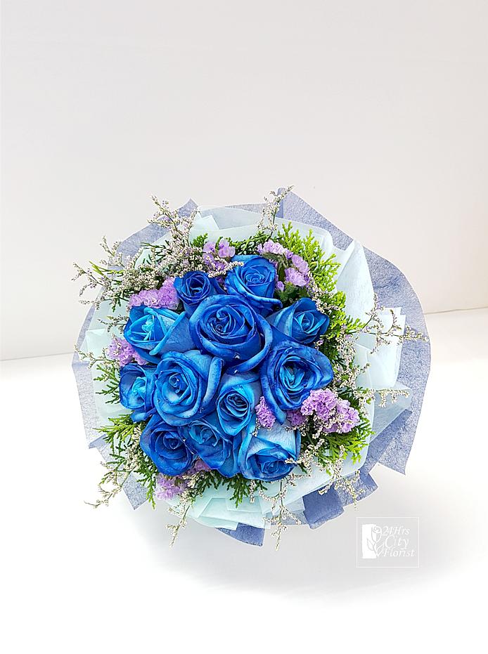 blue rose bouquet