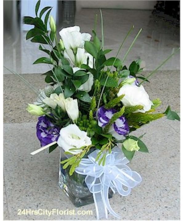 table flower arrangement