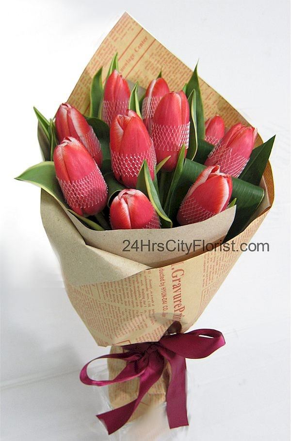 red tulip bouquet